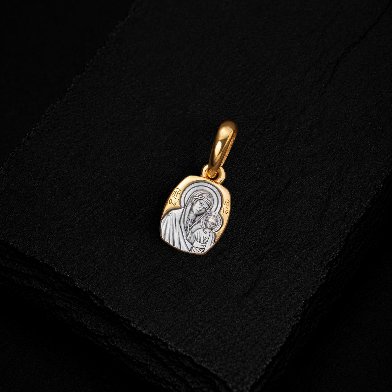 Kazan Icon of the Mother of God. Icon pendant.